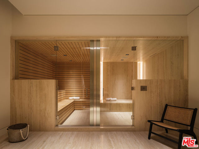 1305 Collingwood Place, Los Angeles CA: https://media.crmls.org/mediaz/2cb4c678-861c-471e-9a3d-826ac7beafba.jpg