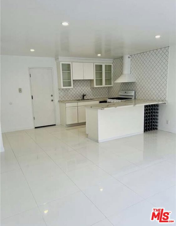 14730 S Normandie Avenue, Gardena CA: https://media.crmls.org/mediaz/2cb4f4ae-b156-434e-90ab-e8942f85a932.jpg