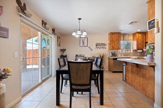 7562 Inca Trail, Yucca Valley CA: https://media.crmls.org/mediaz/2cb59778-c24c-4993-aab7-0347d510aba3.jpg