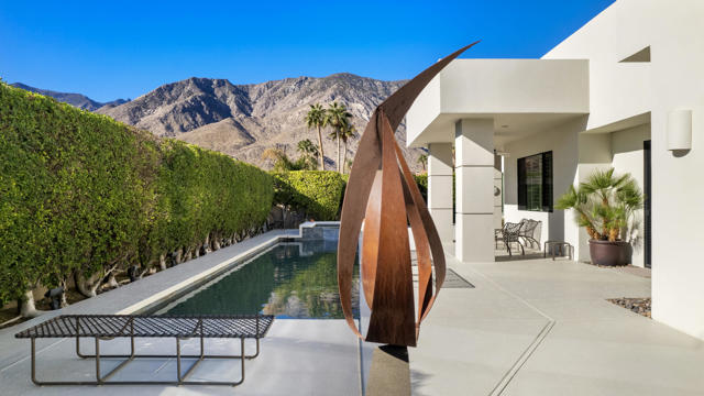 900 Dogwood Circle E, Palm Springs, CA 92264
