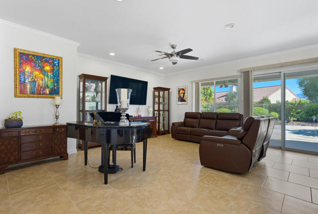78390 Sterling Lane, Palm Desert CA: https://media.crmls.org/mediaz/2cb70956-9ac8-4f22-aeed-55a74abd2293.jpg