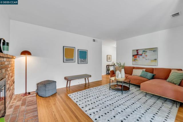 57 Jemco Ct, Pleasant Hill CA: https://media.crmls.org/mediaz/2cb71e46-32b8-4ac1-b1c8-82215c0fcd8d.jpg