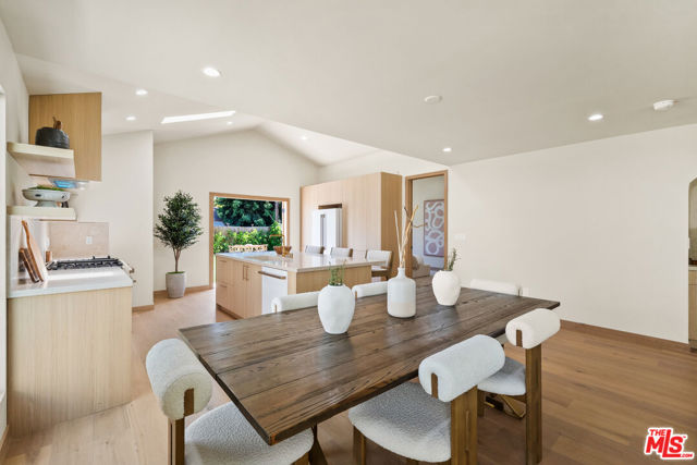 14742 Weddington Street, Sherman Oaks CA: https://media.crmls.org/mediaz/2cb72fa9-c8da-48c5-951b-e496898535dc.jpg