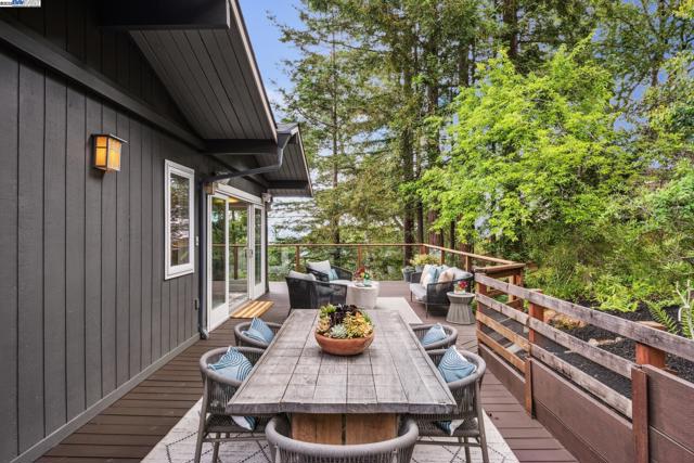 589 TAHOS ROAD, Orinda CA: https://media.crmls.org/mediaz/2cb822e5-16f9-4e55-b479-773a07b7cf9a.jpg