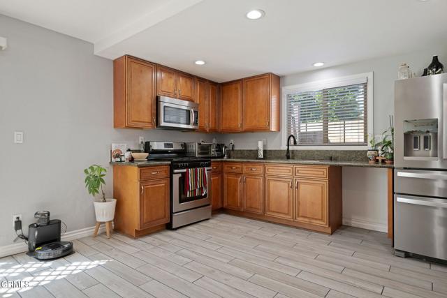 Detail Gallery Image 9 of 25 For 4130 Fortuna Ave, Camarillo,  CA 93010 - 4 Beds | 2 Baths
