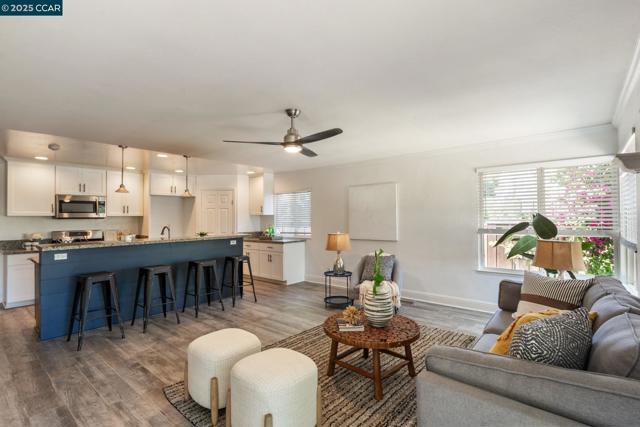 4672 N Larwin Ave, Concord CA: https://media.crmls.org/mediaz/2cb8653c-638d-42a5-9218-7eb95a4357ca.jpg