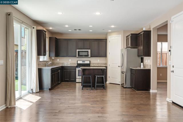 2436 Sienna Drive, Pittsburg CA: https://media.crmls.org/mediaz/2cb89ca4-595e-466b-be84-443e439a8c22.jpg