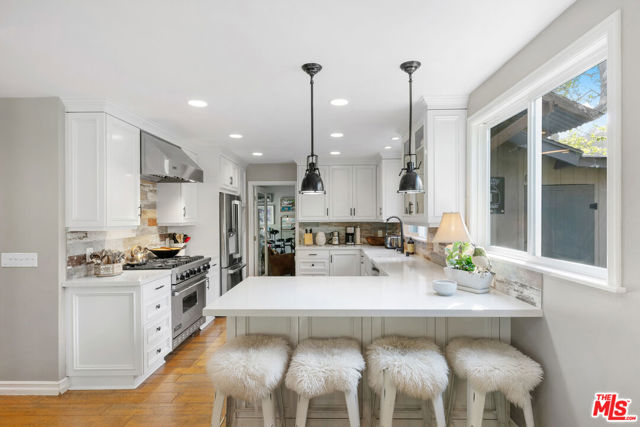 30603 El Sueno Drive, Malibu CA: https://media.crmls.org/mediaz/2cb8efc3-42ee-4eb8-9274-055b3b271459.jpg