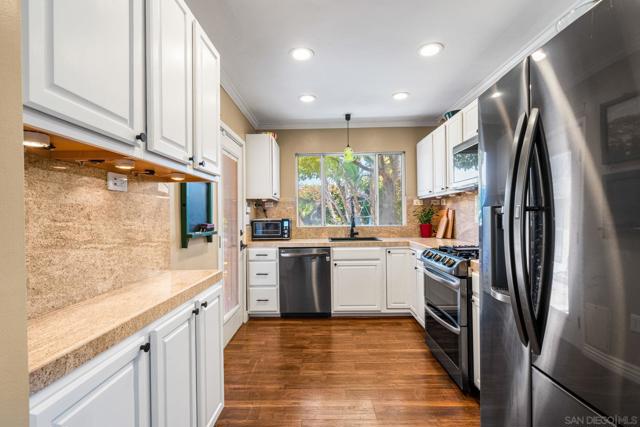6677 W 88th St, Los Angeles CA: https://media.crmls.org/mediaz/2cb90740-85ac-42d6-b83f-e5c6da9d4259.jpg