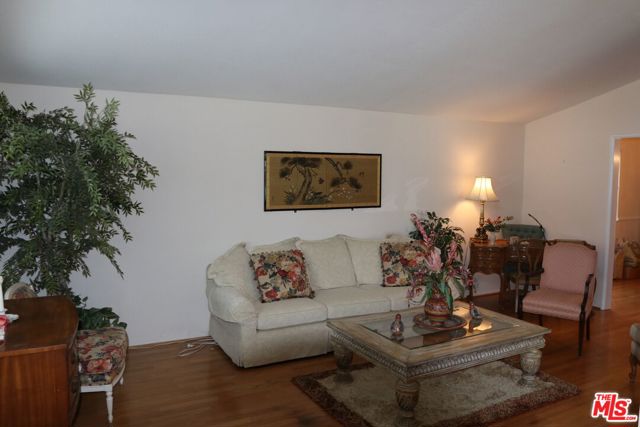8442 WILBUR Avenue photo 7