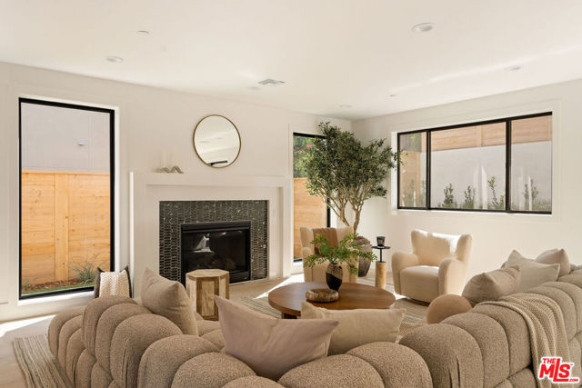 1615 N Coronado Street, Los Angeles CA: https://media.crmls.org/mediaz/2cb92553-3367-4571-adb1-727c6e13fd1c.jpg