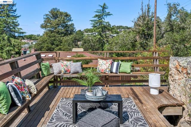 Image 11 of 60 For 491 Vincente Avenue