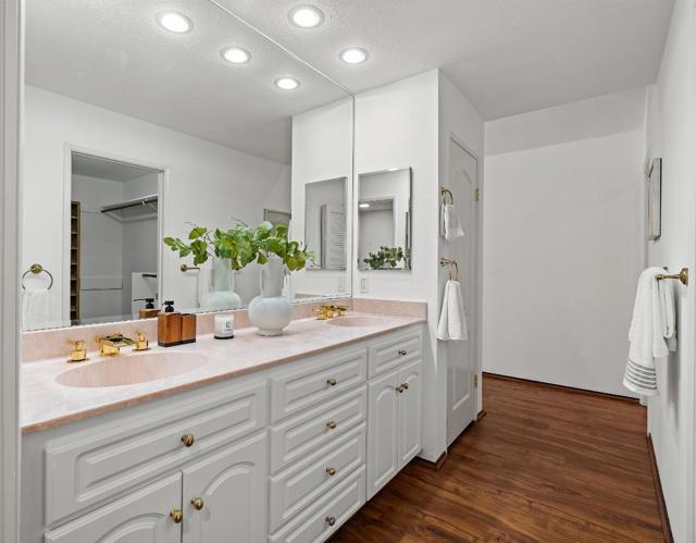 522 Thain Way, Palo Alto CA: https://media.crmls.org/mediaz/2cb95f57-0a4b-4fd2-bccd-3a4344caf2b7.jpg