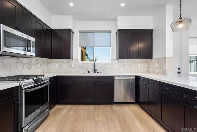 1200 Stonemark Place, Vista CA: https://media.crmls.org/mediaz/2cb982be-14c3-41b3-a67d-99d9485e2915.jpg