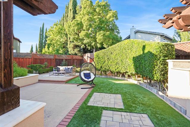 3211 Harvey Ct, Pleasanton CA: https://media.crmls.org/mediaz/2cba2605-bdae-40ba-852a-9e34b0a77479.jpg