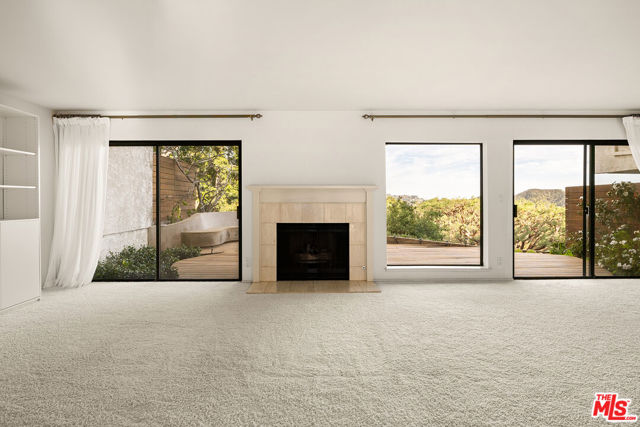 2548 Angelo Drive, Los Angeles CA: https://media.crmls.org/mediaz/2cba3dd1-a05c-42e6-883e-ab08f1b1056a.jpg
