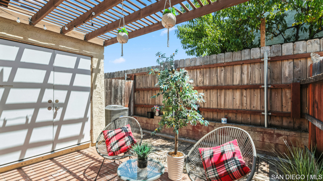 209 Espanas GLN, Escondido CA: https://media.crmls.org/mediaz/2cba4690-a13b-4cda-9954-2863fe677a47.jpg