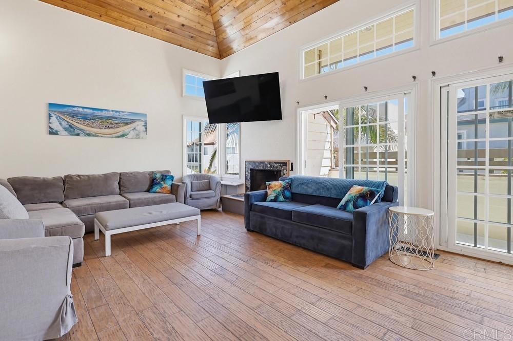 728 Jamaica Court - photo 9