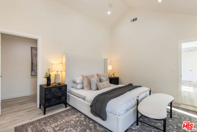 3827 S Victoria Avenue, View Park CA: https://media.crmls.org/mediaz/2cbaa546-1277-40cc-923a-720ce0fbf484.jpg
