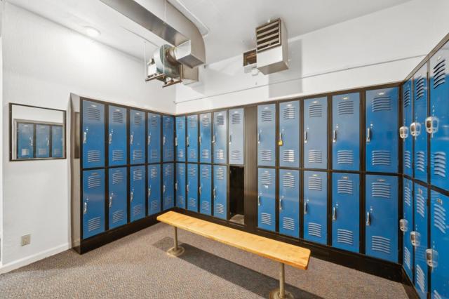 2101 Shoreline Drive, Alameda CA: https://media.crmls.org/mediaz/2cbae162-e4be-41af-82ac-9f911f40e068.jpg
