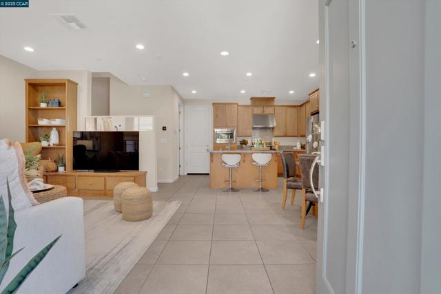 1734 Catalina Ct, Livermore CA: https://media.crmls.org/mediaz/2cbb075b-e47b-4100-a454-72a40ace6351.jpg
