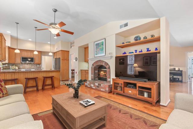 1911 La Subida Way, San Marcos CA: https://media.crmls.org/mediaz/2cbb1e71-c8a4-4085-97be-5b0a4a8c735d.jpg