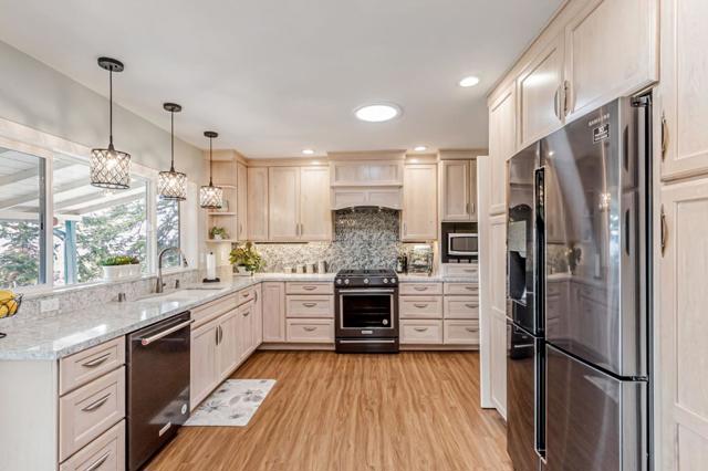 11020 Enchanto Vista Drive, San Jose CA: https://media.crmls.org/mediaz/2cbb60dc-0d69-4620-acc7-d963238b5f67.jpg