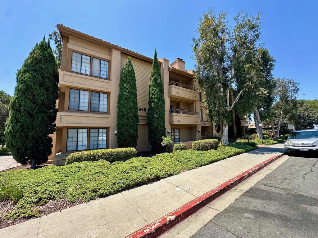 5649 Lake Park Way #304