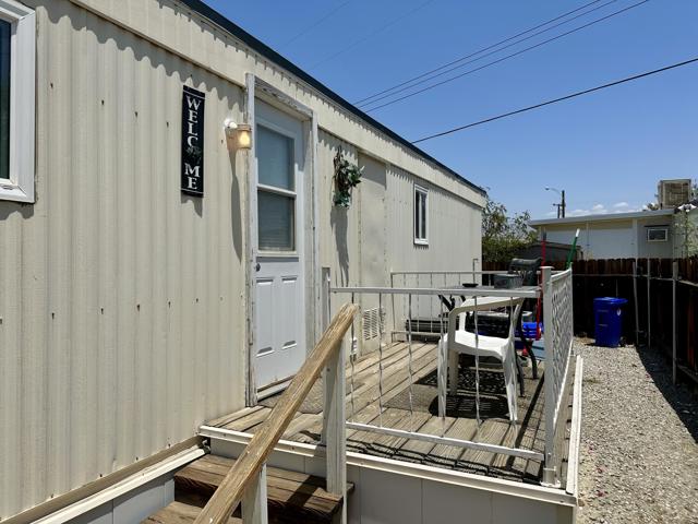 32660 Bloomfield Avenue, Thousand Palms CA: https://media.crmls.org/mediaz/2cbbe2a5-e754-451c-9b13-3cb5a253b4cc.jpg