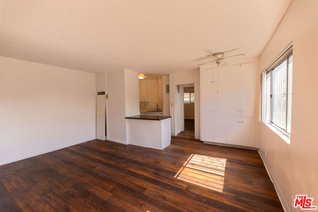 275 Lucas Avenue, Los Angeles CA: https://media.crmls.org/mediaz/2cbc0436-f4c7-40fe-855c-21714e0695bb.jpg
