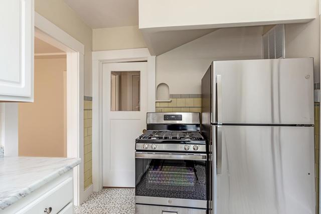828 Highland Avenue, San Mateo CA: https://media.crmls.org/mediaz/2cbc23fe-ef7e-44d7-9f77-8e4e6512b178.jpg