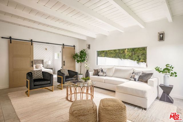 16733 Oak View Drive, Encino CA: https://media.crmls.org/mediaz/2cbc72b4-8ef4-47cc-bff3-f259806e6ef4.jpg