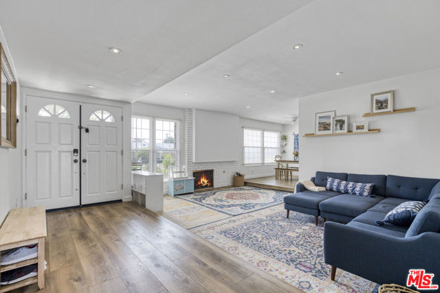2735 Beth Place, Simi Valley CA: https://media.crmls.org/mediaz/2cbdbd3f-32e8-4dac-b9ea-906ace052295.jpg