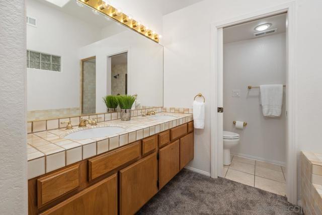 8585 Via Mallorca, La Jolla CA: https://media.crmls.org/mediaz/2cbe796c-c664-4087-870c-6685ace6d7db.jpg