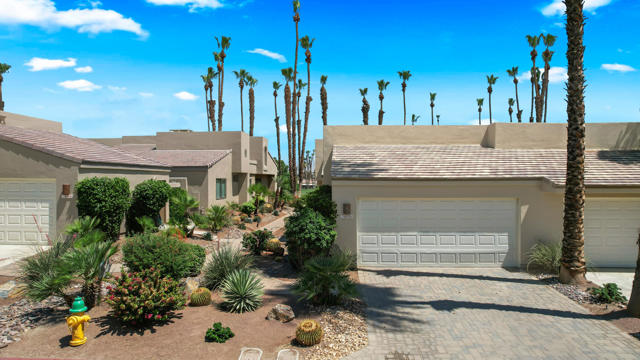 76570 Hollyhock Drive, Palm Desert CA: https://media.crmls.org/mediaz/2cbe7e80-cf60-4494-a6f1-e794f8012f2a.jpg