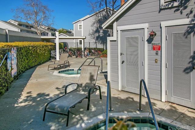 105 Mangano Circle, Encinitas CA: https://media.crmls.org/mediaz/2cbebe59-3868-4998-98bb-df4966e1f6c4.jpg