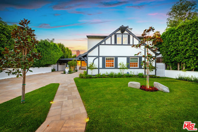 10445 Valley Spring Lane, Toluca Lake CA: https://media.crmls.org/mediaz/2cbf429f-6b52-4a1b-a75f-b16c0f637df5.jpg