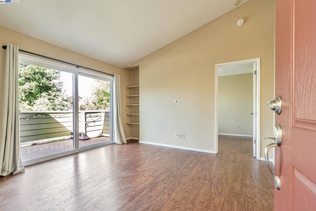 275 Reflections Dr, San Ramon CA: https://media.crmls.org/mediaz/2cbfff69-5cde-4ce9-b8ed-47729d81c08d.jpg