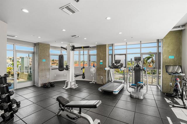 3740 Park Blvd, San Diego CA: https://media.crmls.org/mediaz/2cc05a9e-60db-466e-85e0-e5ef927a0b3f.jpg