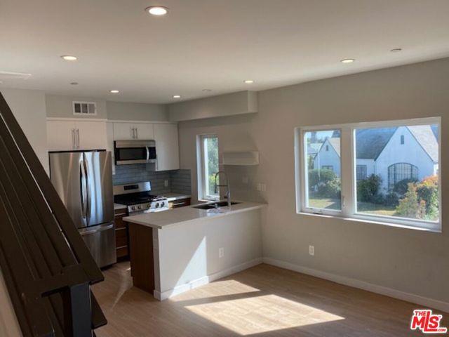 4937 1/2 W 20th Street, Los Angeles CA: https://media.crmls.org/mediaz/2cc06a10-7020-4616-a455-dfd32d66c436.jpg