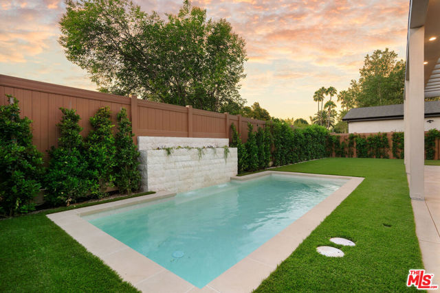 5660 Winnetka Avenue, Woodland Hills CA: https://media.crmls.org/mediaz/2cc1186b-942e-4723-9a0e-1edfc0eaf11e.jpg