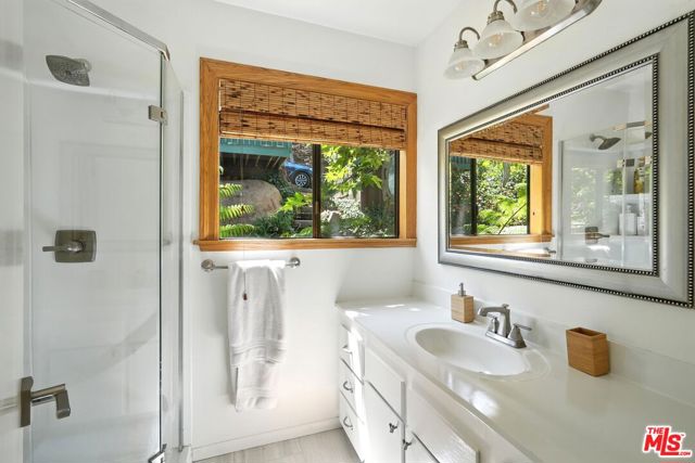 730 Basin Drive, Topanga CA: https://media.crmls.org/mediaz/2cc12d2f-2ce9-461a-86b7-be7c704aa56c.jpg