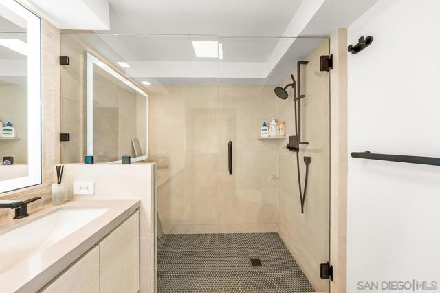 1820 Avenida Del Mundo, Coronado CA: https://media.crmls.org/mediaz/2cc12f4f-5635-4d14-90b0-2e5cfbfca5bd.jpg
