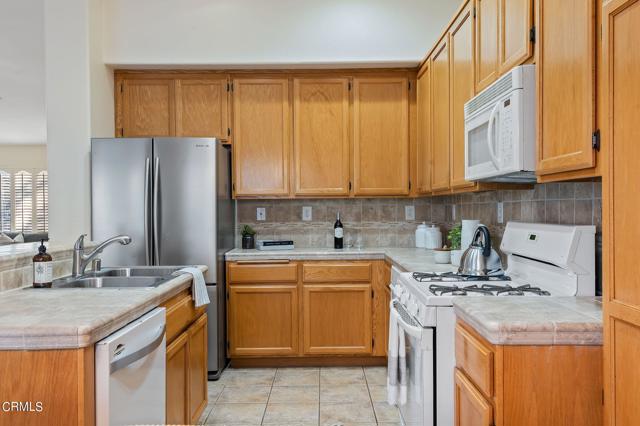 14-web-or-mls-14 - Kitchen