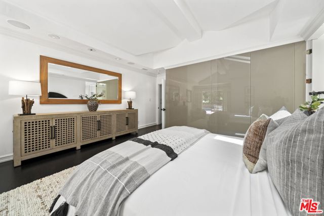 3 Latimer Road, Santa Monica CA: https://media.crmls.org/mediaz/2cc154a0-1fe3-4e8d-aec7-8536b7034789.jpg
