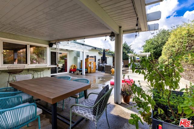 13735 Aldergrove Street, Sylmar CA: https://media.crmls.org/mediaz/2cc1748a-8f65-4167-8642-439d08e30a34.jpg