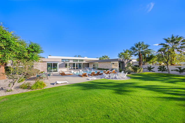 51165 Evangeline Way, La Quinta CA: https://media.crmls.org/mediaz/2cc1eb8b-797f-4e90-ae53-552999a9f40c.jpg