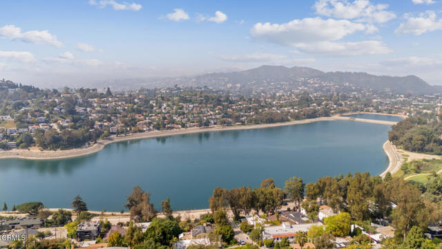 2116 Apex Avenue, Los Angeles CA: https://media.crmls.org/mediaz/2cc22808-2100-446a-a7a9-c1e10aa7532a.jpg