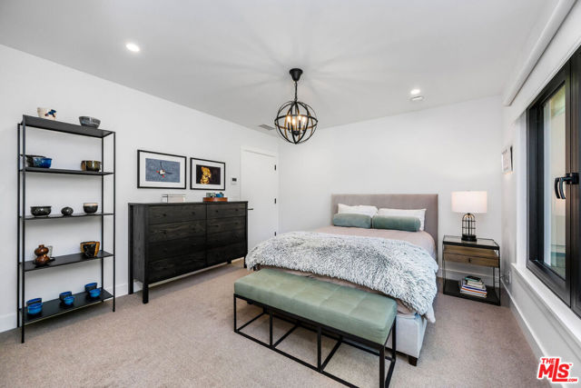 24884 Jim Bridger Road, Hidden Hills CA: https://media.crmls.org/mediaz/2cc273eb-3f98-4772-9ca2-3ca99286f946.jpg