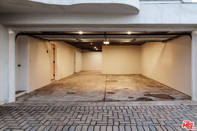 2348 Baxter Street, Los Angeles CA: https://media.crmls.org/mediaz/2cc2885b-ff6d-42a3-93ee-fbfa03c4d647.jpg